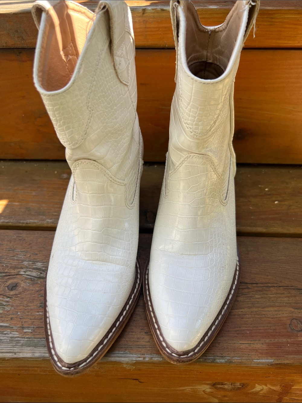 Women's Cream Croc-Embossed Lace-Up Western Ankle Boots